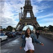 Hola Soy Julia, amante de los idiomas doy clases de inglés, amenas y para todas las edades! Muy buenos resultados y experiencia!